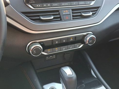 Used 2025 Nissan Altima 2.5 SR image 17