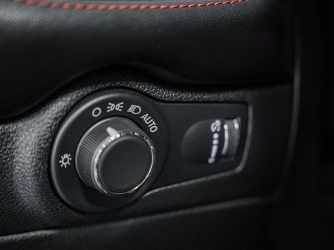 Used 2025 Dodge Durango GT AWD/4WD image 45