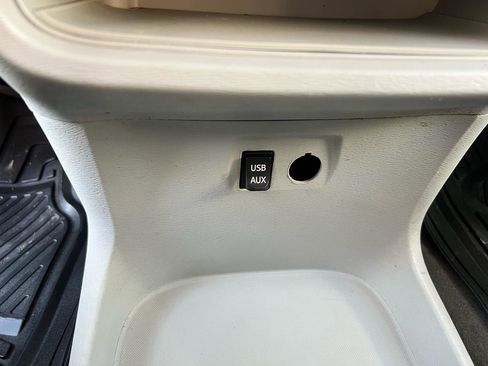 Used 2013 Toyota Sienna SE FWD image 19