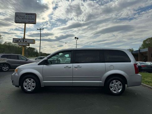 Used 2010 Dodge Grand Caravan SE w/ Climate Group image 8