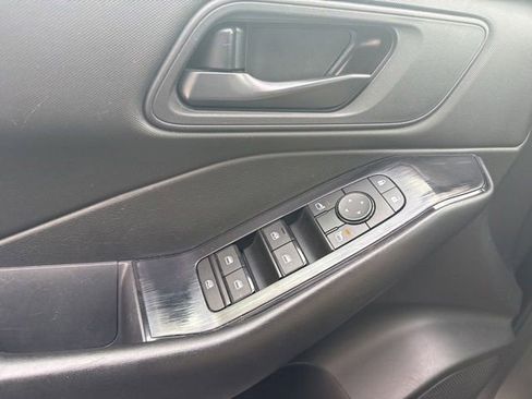 Used 2024 Nissan Rogue S AWD/4WD image 22