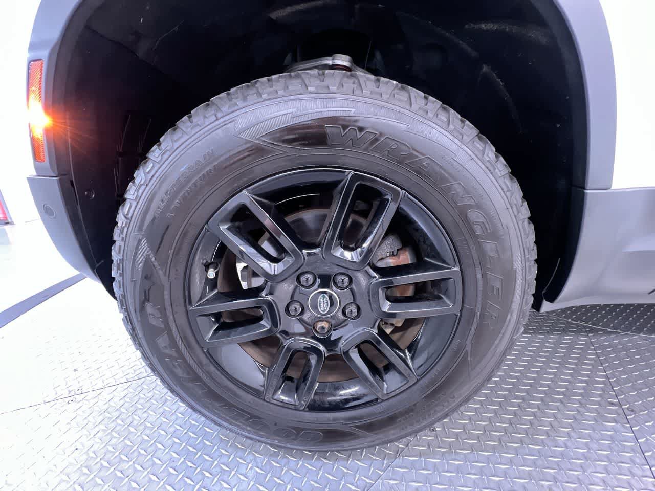 Used 2023 Land Rover Defender 110 S AWD/4WD image 10