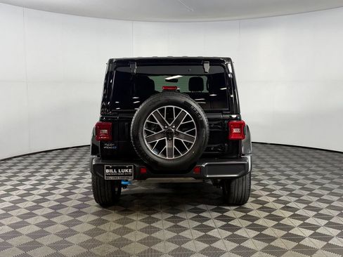 Used 2023 Jeep Wrangler Unlimited Sahara w/ Cold Weather Group AWD/4WD image 8