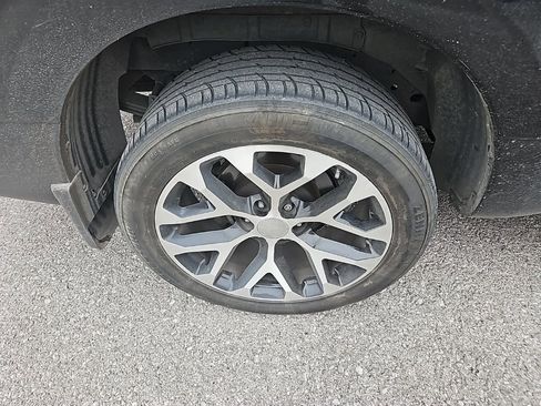 Used 2021 Nissan Titan SV w/ SV Convenience Package image 12