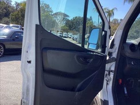 Used 2022 Mercedes-Benz Sprinter 2500 image 9