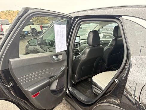 Used 2024 Ford Escape SE image 15