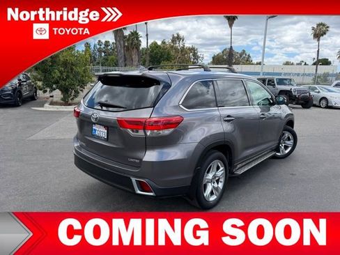 Used 2019 Toyota Highlander Limited w/ Carpet Mat Package (TMS) FWD image 4