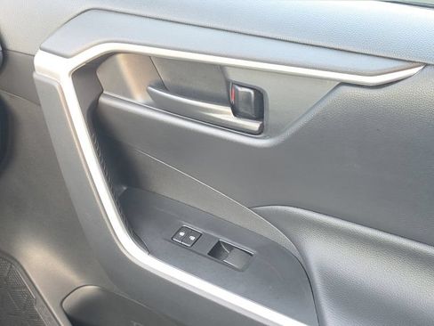 Used 2019 Toyota RAV4 LE FWD image 13