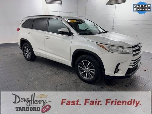 Used 2018 Toyota Highlander XLE image 3
