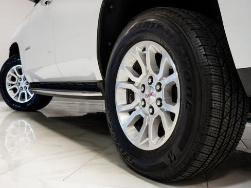 Used 2017 GMC Yukon SLT image 7