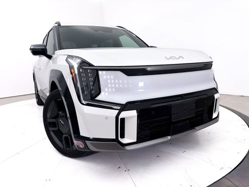 Used 2024 Kia EV9 GT-Line AWD/4WD image 11