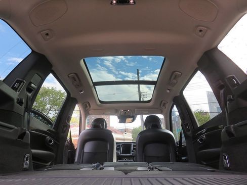 Used 2018 Volvo XC90 T6 Momentum w/ Convenience Package AWD/4WD image 26