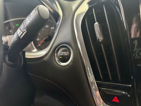 Used 2020 Chevrolet Traverse LT FWD image 20