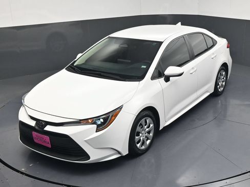 Used 2024 Toyota Corolla LE FWD image 16