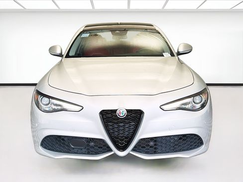 Used 2019 Alfa Romeo Giulia Ti Sport w/ Quick Order Package 22U Sport RWD image 2