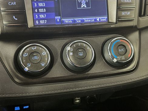 Used 2018 Toyota RAV4 LE w/ All Weather Liner Package AWD/4WD image 22