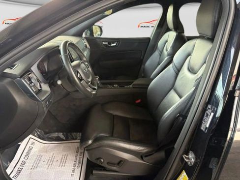 Used 2019 Volvo XC60 T5 Momentum w/ Multimedia Package AWD/4WD image 8
