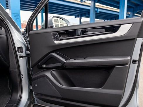 Certified 2025 Porsche Cayenne image 36