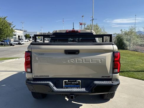 Used 2024 Chevrolet Colorado ZR2 w/ ZR2 Convenience Package III AWD/4WD image 4