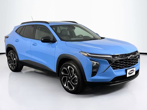 Used 2024 Chevrolet Trax RS w/ Sunroof Package image 2