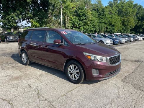 Used 2016 Kia Sedona LX w/ LX Convenience Package FWD image 3