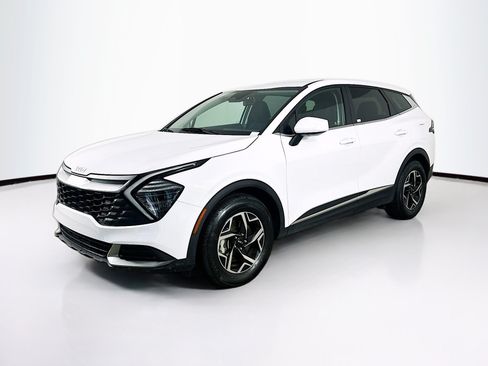 Used 2025 Kia Sportage LX FWD image 3