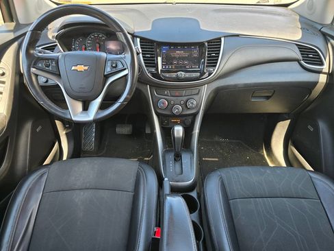 Used 2020 Chevrolet Trax LT w/ Sun & Sound Package AWD/4WD image 5