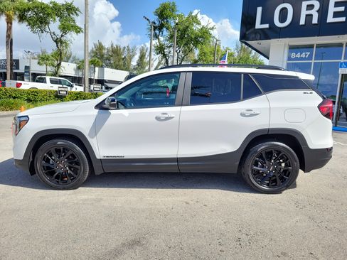 Used 2023 GMC Terrain SLE w/ Driver Convenience Package FWD image 8