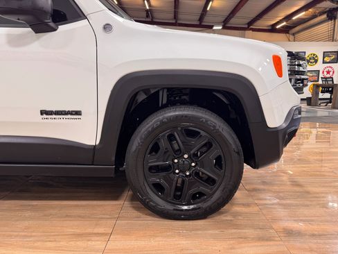 Used 2017 Jeep Renegade Trailhawk image 4