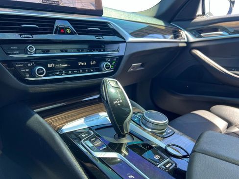 Used 2021 BMW 530i w/ Convenience Package image 46