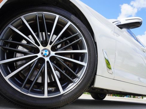 Used 2023 BMW 540i w/ Premium Package RWD image 11