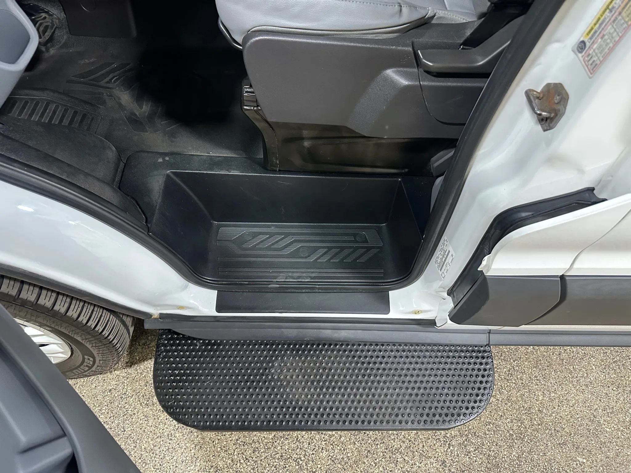 Used 2015 Ford Transit 250 148 Medium Roof RWD image 18