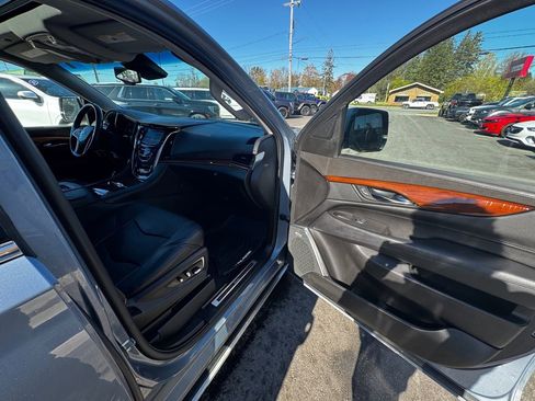 Used 2016 Cadillac Escalade ESV Premium AWD/4WD image 30