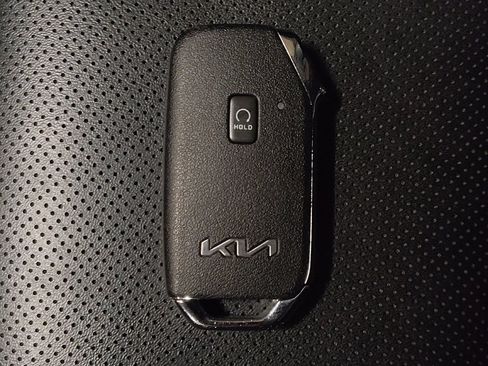 Used 2022 Kia Telluride S FWD image 32