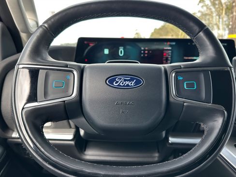 Used 2025 Ford Expedition Max Platinum AWD/4WD image 24