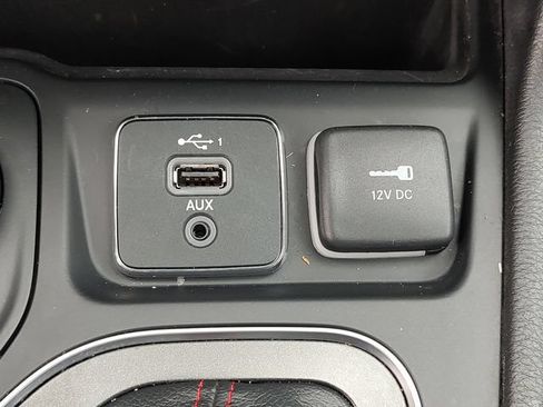 Used 2021 Jeep Cherokee Trailhawk w/ Technology Group AWD/4WD image 17