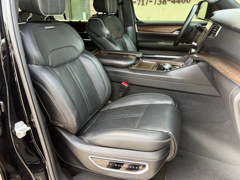 Used 2022 Jeep Grand Wagoneer Series II AWD/4WD image 10