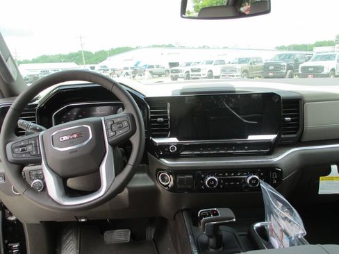 New 2026 GMC Sierra 1500 SLT w/ SLT Premium Package AWD/4WD image 16