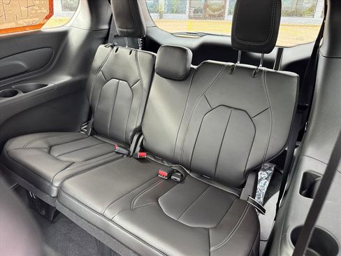 New 2026 Chrysler Pacifica Select AWD/4WD image 12