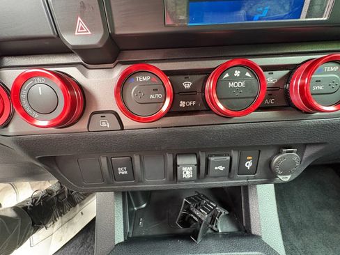 Used 2023 Toyota Tacoma TRD Sport AWD/4WD image 25