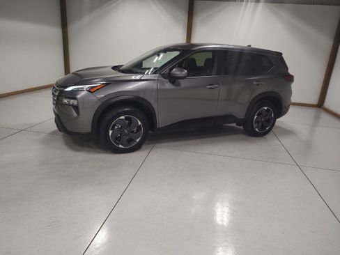 Used 2025 Nissan Rogue SV AWD/4WD image 4