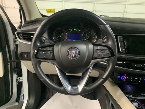 Used 2022 Buick Enclave Essence w/ Sport Touring Edition image 18