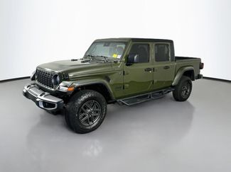 Used 2024 Jeep Gladiator Sport AWD/4WD video 3