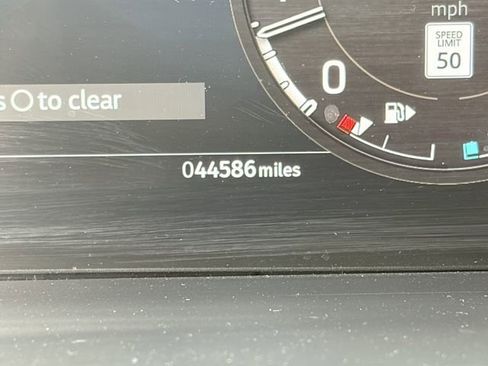 Used 2023 Land Rover Defender 110 S image 11