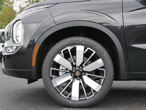 Used 2025 Mitsubishi Outlander AWD image 11