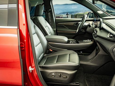 Used 2025 Buick Enclave Avenir w/ Super Cruise Package image 26