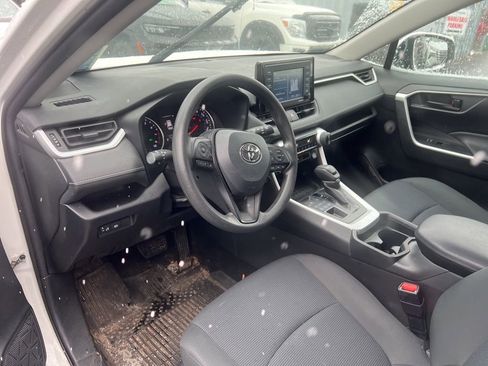 Used 2021 Toyota RAV4 LE image 6
