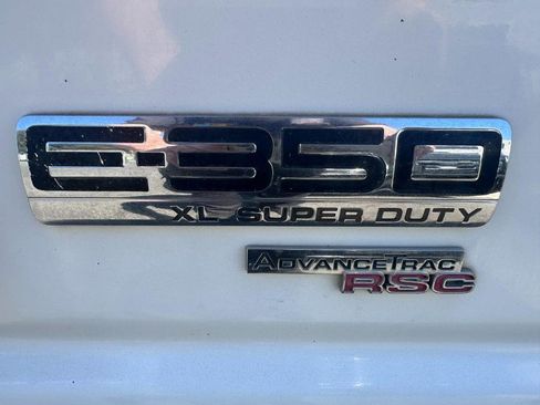 Used 2009 Ford E-350 and Econoline 350 XL RWD image 4