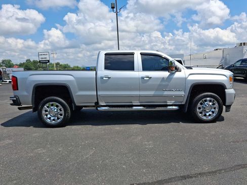 Used 2019 GMC Sierra 2500 Denali w/ Suspension Package, Off-Road AWD/4WD image 7