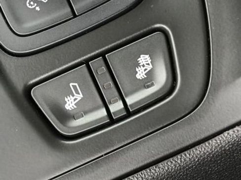 Used 2023 GMC Terrain SLT image 25